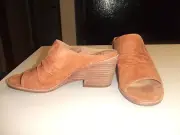 SOFFT NWB Strathmore Ginger Tan Suede Wedge Sandals- size 9M. Reg. $130.