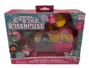GABBY'S DOLLHOUSE KITTY NARWHAL'S CARNIVAL ROOM 6 Pieces Included & Surprise