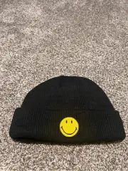 Urban outfitters smiley beanie hat C27-46