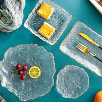 在飛比找ETMall東森購物網優惠-日式錘紋玻璃盤粉色透明冰露質感碟盤子點心盤壽司冷盤甜品方形盤