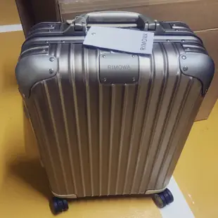 🔥【現貨】RIMOWA TOPAS TITANIUM系列（鈦金色）鋁鎂合金20吋四輪登機箱 全新ER4