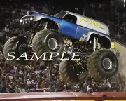 GRAVE DIGGER THE LEGEND MONSTER TRUCK RUNNING ON TRACK 8X10 GLOSSY PHOTO #8N