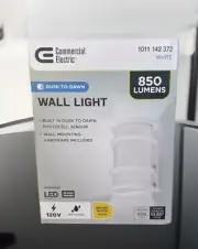 Integrated LED Dusk to Dawn Photocell Sensor Half Moon Security Wall Light