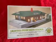 Ho Bachmann Lighted Passenger Station No. 46217 - Sealed