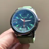 在飛比找蝦皮購物優惠-quartz男表石英墨綠色軍綠色圓型大尺寸大錶面錶盤橡膠錶帶