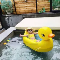 在飛比找ETMall東森購物網優惠-眸外加厚黃鴨子游泳圈游艇座圈救生圈充氣水上兒童寶寶游泳池玩具