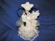 New Wedding Cake topper with Bride & Groom with glass look heart