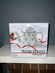 Pfaltzgraff Winterberry Teapot and Lid 4-Cups 109-A13-00 New in Box
