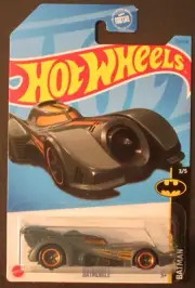 HOT WHEELS Batmobile 2022 NIB 3/5
