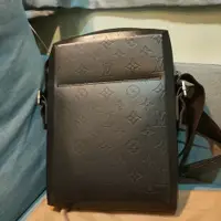 在飛比找PopChill優惠-[二手] ㊣✨Louis Vuitton✨（附防塵袋）路易威