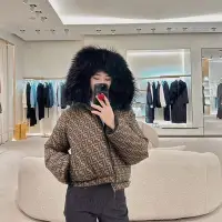 在飛比找Yahoo!奇摩拍賣優惠-Fendi 芬迪 夾克 羽絨外套 風衣 纖維材質，經典印花圖