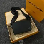 二手折扣 LV ALPHA WEARABLE 路易威登 相機包 手拿包 斜背包 黑色荔枝紋 牛皮 M81260