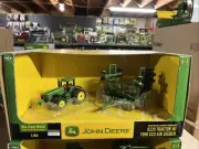 1/64 Ertl John Deere 8220 tractor w/1990 CCS Air Seeder NIP