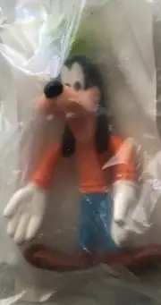 Disney's Goofy / Kellogg's Cereal Premium Toy Figure / 1990's / NIP