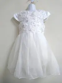 在飛比找Yahoo!奇摩拍賣優惠-新竹金奇童裝120-150兒童短袖白洋裝女童公主裙紗裙花童禮