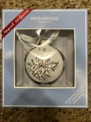 NIB Wedgwood White Silver Fine Bone China Christmas Mistletoe Bauble