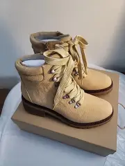 Gentle Souls by Kenneth Cole Women's Brooklyn 2.1 Combat Boot, Butter, 9