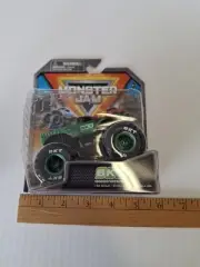 Monster Jam Limited Edition BKT Spin Master Green Earth Shaker 1:64 Scale 1/5000