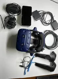 在飛比找樂天市場購物網優惠-HTC VIVE Pro專業基礎版套裝串流線手柄頭盔定位器二