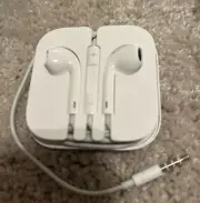 NEW Authentic Apple Corded Ear Buds Headphone Plug White iPad/iPod Touch/iPhone