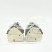 Ceramic 2.5x3in Country Barn Salt + Pepper Set CC02B34012