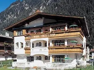 Wohlfuhl Hotel Robert - Ihr Bed & Breakfast in Mayrhofen