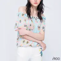 在飛比找momo購物網優惠-【iROO】一字領印花軟棉涼感上衣