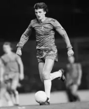 Colin Pates Chelsea v Fulham 1982 FOOTBALL OLD PHOTO