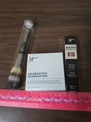 It Cosmetics Deep Celebration Powder Bye Bye Under Eye & Brush
