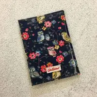 在飛比找旋轉拍賣優惠-Cath Kidston 護照套 護照夾