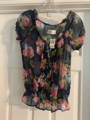NWT Abercrombie and Fitch Peasant top, SZ M