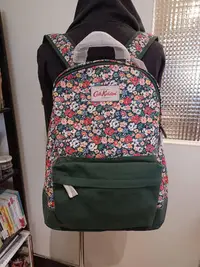 在飛比找Yahoo!奇摩拍賣優惠-Cath Kidston【英國正品】小花朵滿版  拼接深綠皮