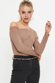 Brown Snap Button Off Shoulder Knit - Size S, Women's Trial Knitwear