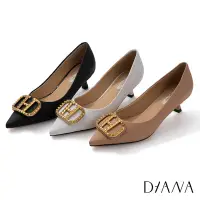 在飛比找Yahoo奇摩購物中心優惠-DIANA 5 cm絲綢羊皮金屬環形釦飾尖頭低跟鞋-黑糖