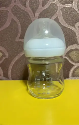 英國Avent新安怡親乳感玻璃防脹氣奶瓶-120ml（二手近全新）