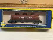 AHM 5480D HO Scale Mobilgas Three Dome Tank Car MIB