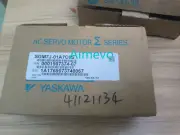 NEW IN BOX Yaskawa SGM7J-01A7C6S AC Servo Motor