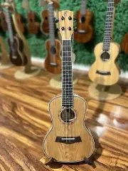 Kamehameha Ukulele KMC-16 EQ Concert Ash Wood High Gloss