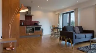 Modern City Centre Apartment + Free Parking