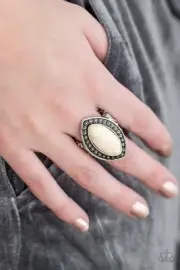 Paparazzi Ring- Aiming For Amazon- White Crackle