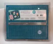 We R Memory Keepers Magnetic Cutting Mat & Ruler Teal (30604)