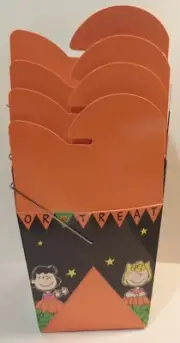 Peanuts Halloween Paper Treat Box. Great Pumpkin Charlie Brown. Snoopy & Linus