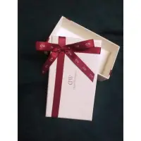 在飛比找蝦皮購物優惠-DW白色紅絲帶蝴蝶結手錶盒 DW原裝盒子 簡約禮品盒 禮物盒