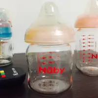 在飛比找蝦皮購物優惠-Nuby寬口玻璃防脹氣奶瓶 150ml(無蓋）