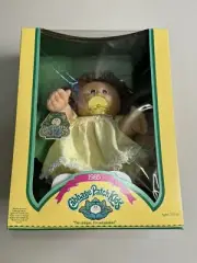 1983 Cabbage Patch Kids Girl Doll Brown Hair Brown Eyes Dimples Pacifier MIB