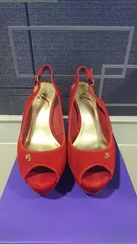 在飛比找Yahoo!奇摩拍賣優惠-miss sofi 麂皮楔形涼鞋