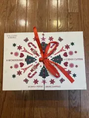 Williams-Sonoma A Wonderland Of 24 Christmas Cookie Cutters Gift Boxed