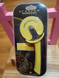 在飛比找Yahoo!奇摩拍賣優惠-【SCANPAN PIZZA 刀-檸檬黃$499含郵】