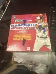 2025 TOPPS HERITAGE FACTORY SEALED MEGA BOX IN HAND 17 PACKS 8 CARDS EACH