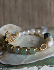 Natural Green Jade And Freshwater Baroque Pearl Bracelet In Yellow Gold